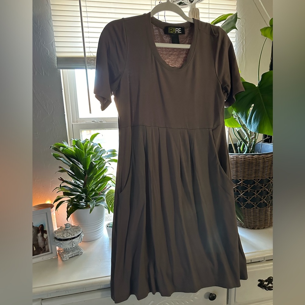 Pure Essence Dress, short-sleeved, has pockets